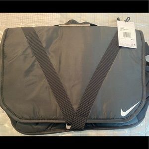 NWT Nike messenger style computer bag